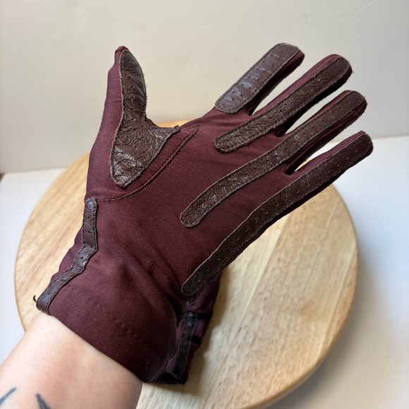 Isotoner Warm-Ups by Aris Women’s Maroon Vintage Lined Gloves - Picture 5 of 5